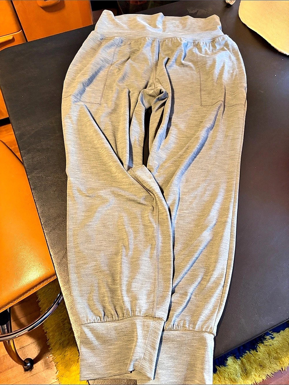 Athleta Salutation Jogger Joggers in Green/Gray Medium Like New